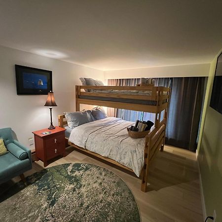 好丘。Hacho House Acomodação com café da manhã Yellowknife Exterior foto