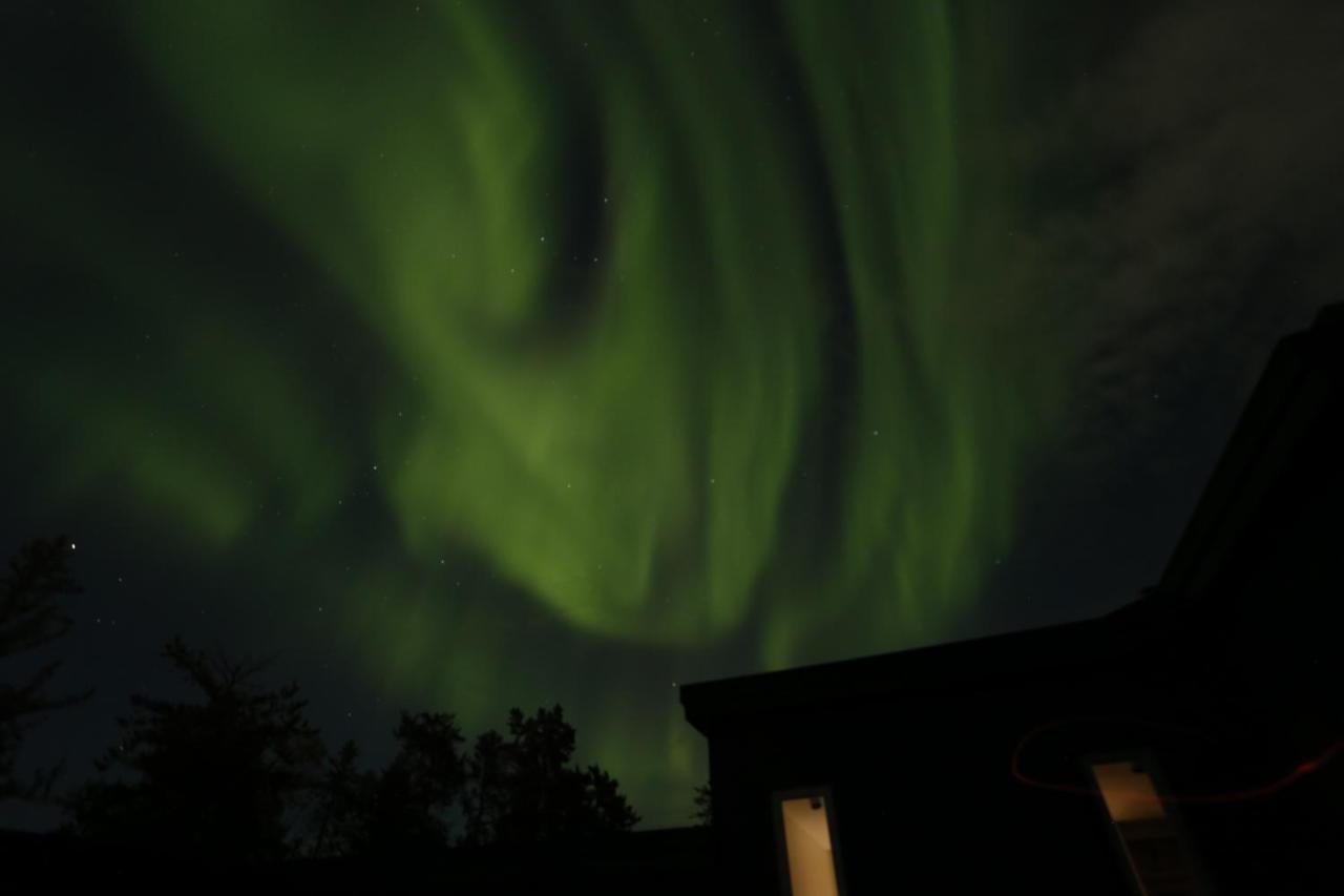 好丘。Hacho House Acomodação com café da manhã Yellowknife Exterior foto
