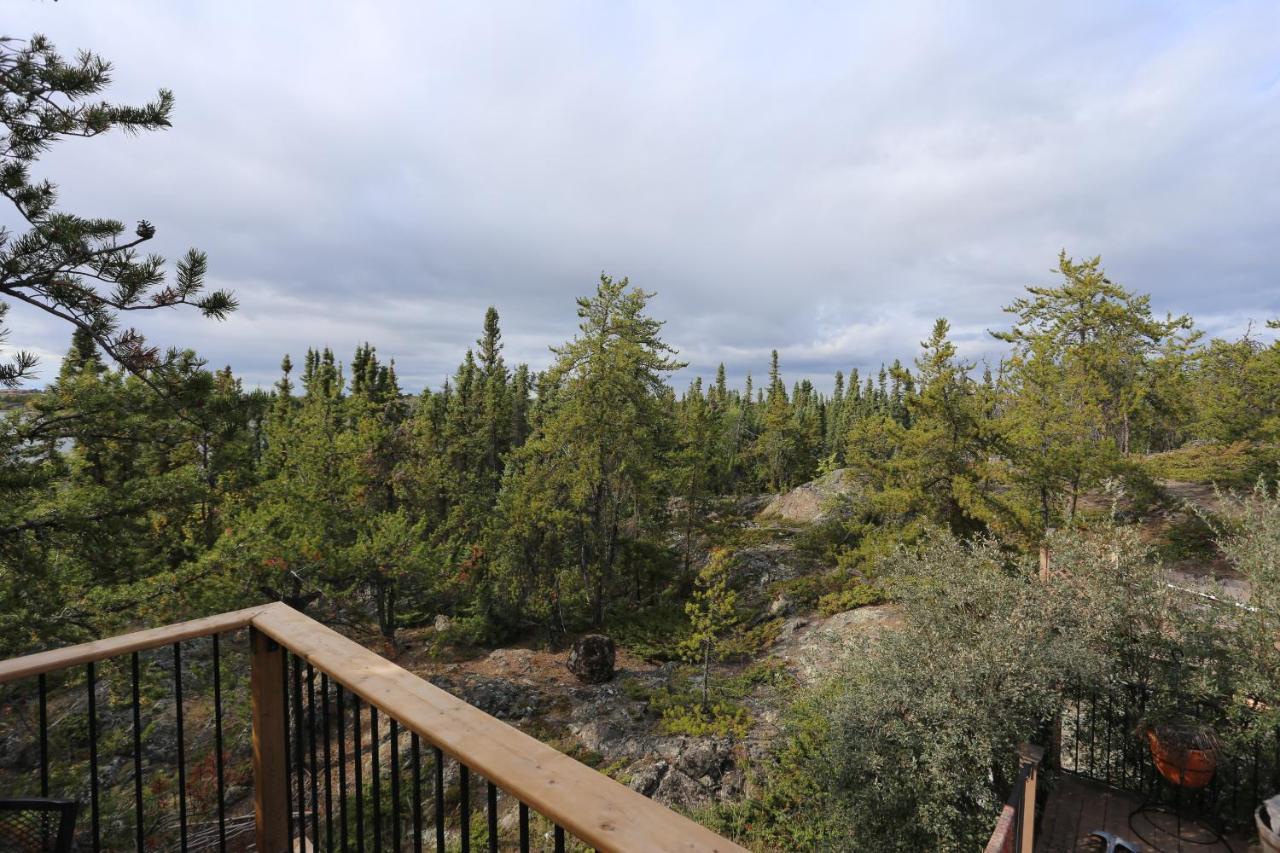 好丘。Hacho House Acomodação com café da manhã Yellowknife Exterior foto