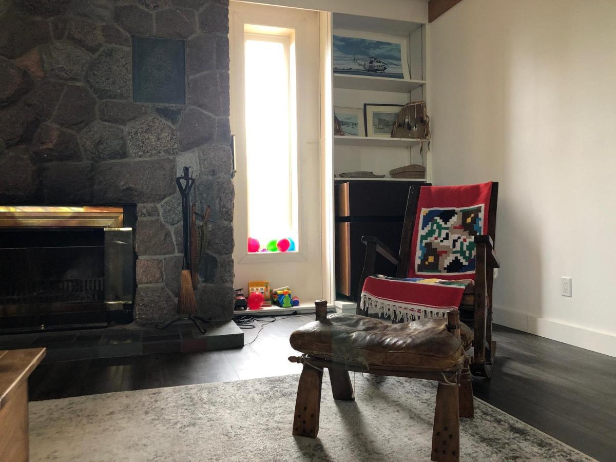 好丘。Hacho House Acomodação com café da manhã Yellowknife Exterior foto