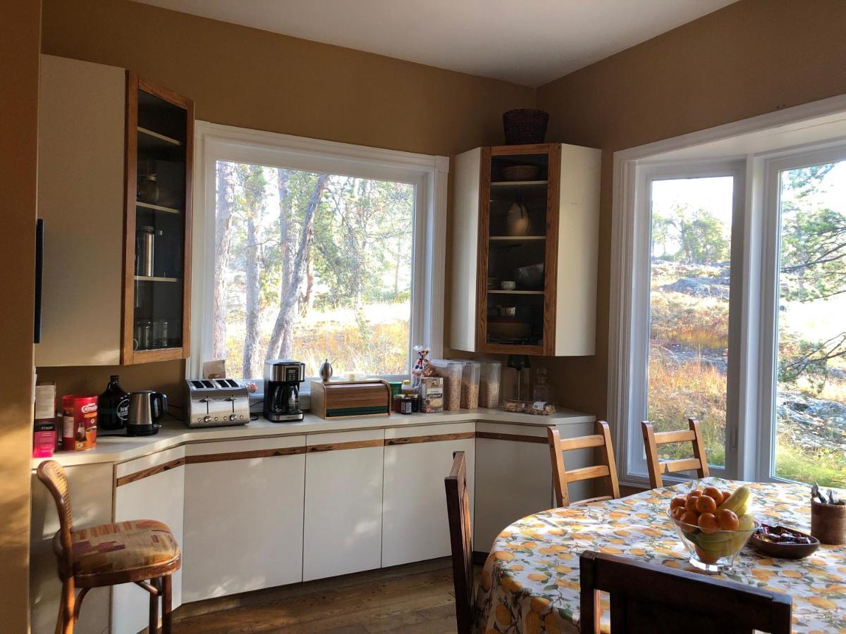 好丘。Hacho House Acomodação com café da manhã Yellowknife Exterior foto