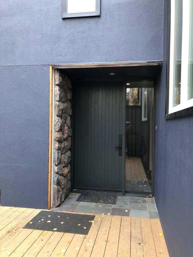 好丘。Hacho House Acomodação com café da manhã Yellowknife Exterior foto