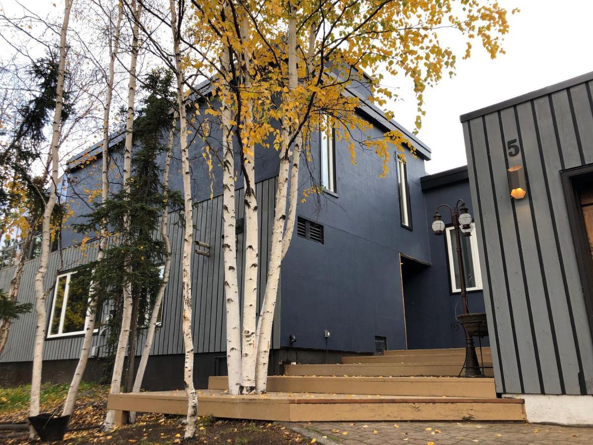 好丘。Hacho House Acomodação com café da manhã Yellowknife Exterior foto