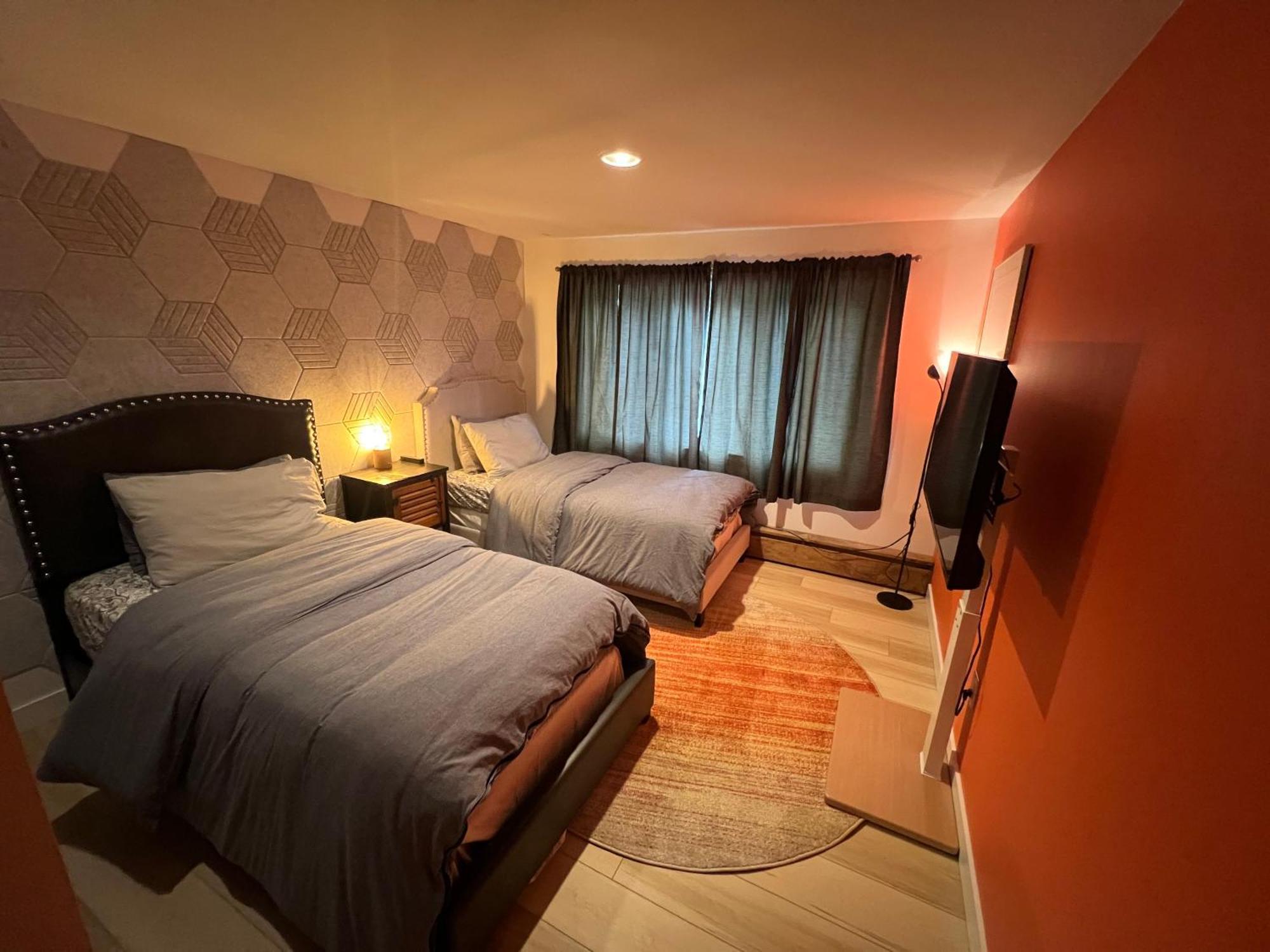 好丘。Hacho House Acomodação com café da manhã Yellowknife Exterior foto